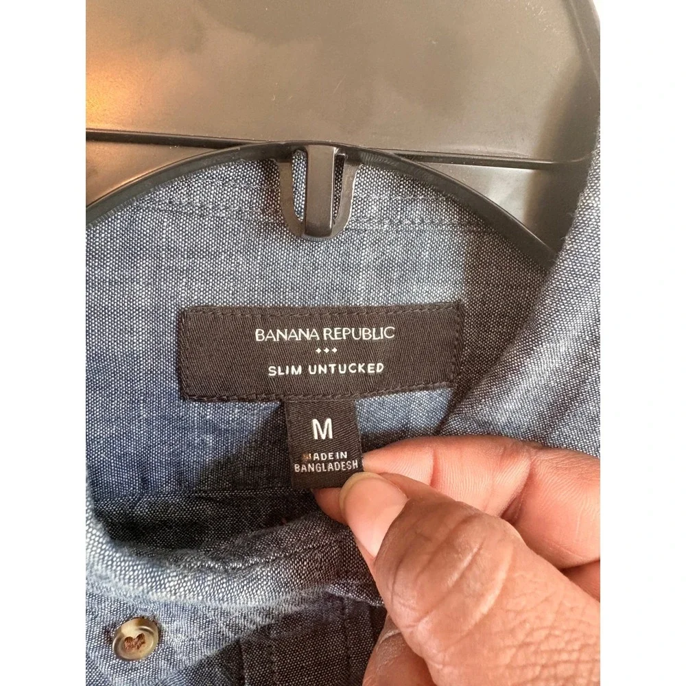 Banana Republic Mens Slim Untucked Blue Chambray Button Down Shirt Medium Cotton